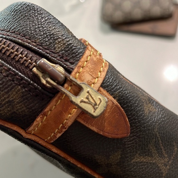 Louis Vuitton toiletry pouch - Picture 4 of 6